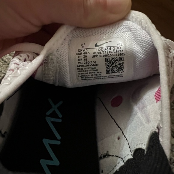 Nike Air Max 270 - Picture 4 of 6